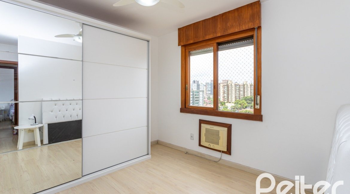 Apartamento à venda com 70m², 2 dormitórios, 1 suíte, no bairro Tristeza em PORTO ALEGRE