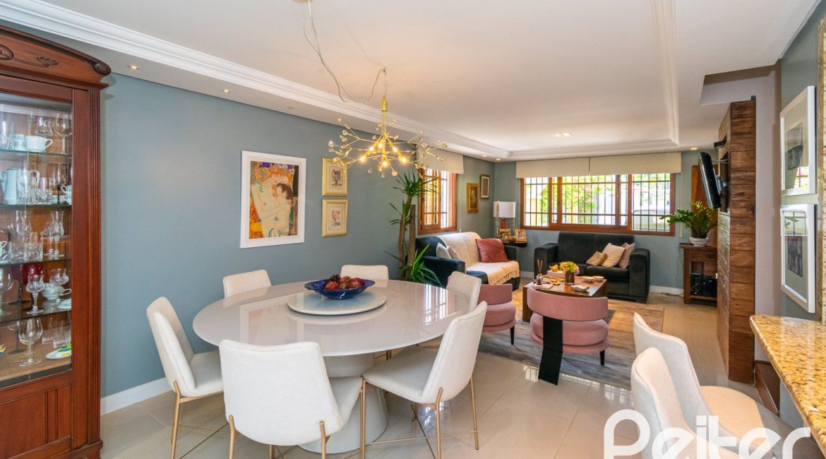 Casa em Condomínio à venda com 194m², 3 dormitórios, 1 suíte, 3 vagas, no bairro Tristeza em Porto Alegre