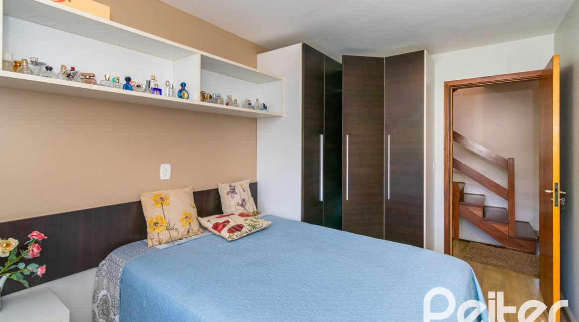 Casa em Condomínio à venda com 194m², 3 dormitórios, 1 suíte, 3 vagas, no bairro Tristeza em Porto Alegre