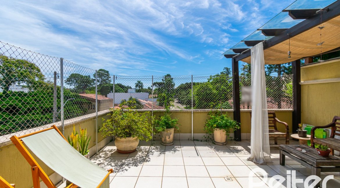 Casa em Condomínio à venda com 194m², 3 dormitórios, 1 suíte, 3 vagas, no bairro Tristeza em Porto Alegre