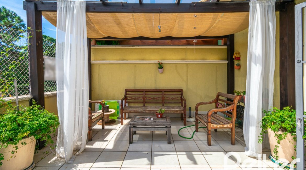 Casa em Condomínio à venda com 194m², 3 dormitórios, 1 suíte, 3 vagas, no bairro Tristeza em Porto Alegre
