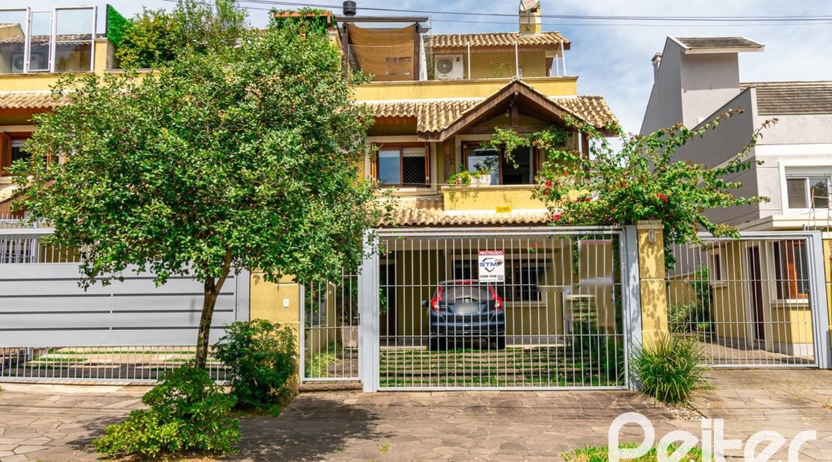 Casa em Condomínio à venda com 194m², 3 dormitórios, 1 suíte, 3 vagas, no bairro Tristeza em Porto Alegre