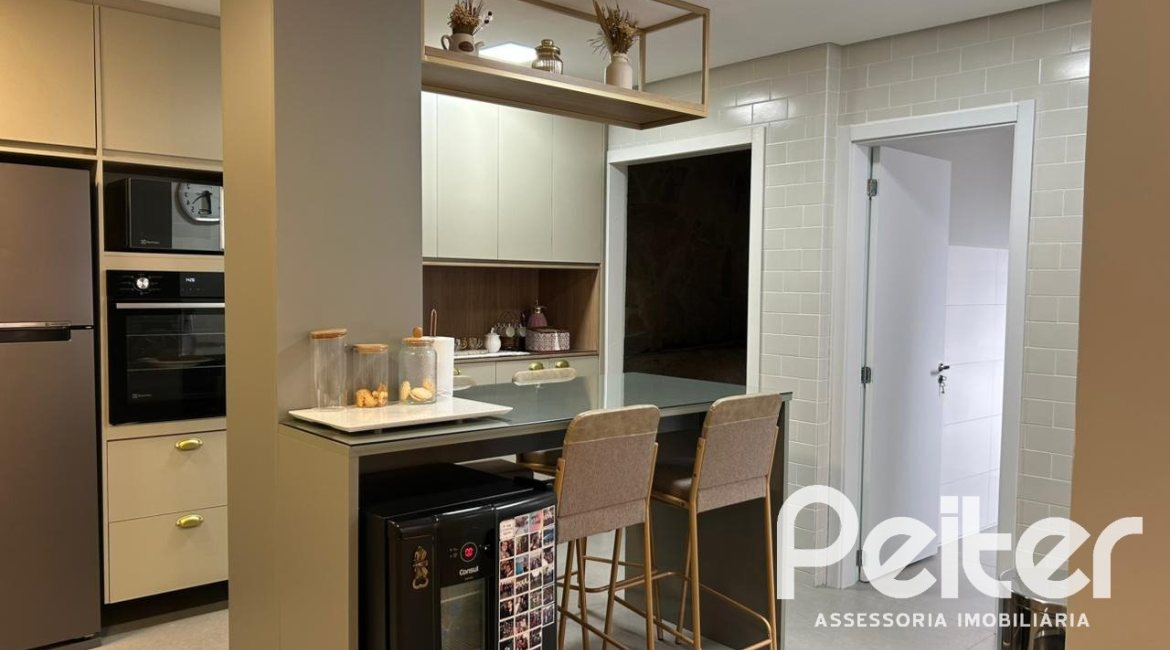 Casa em Condomínio à venda com 300m², 3 dormitórios, 3 suítes, 4 vagas, no bairro Ipanema em PORTO ALEGRE