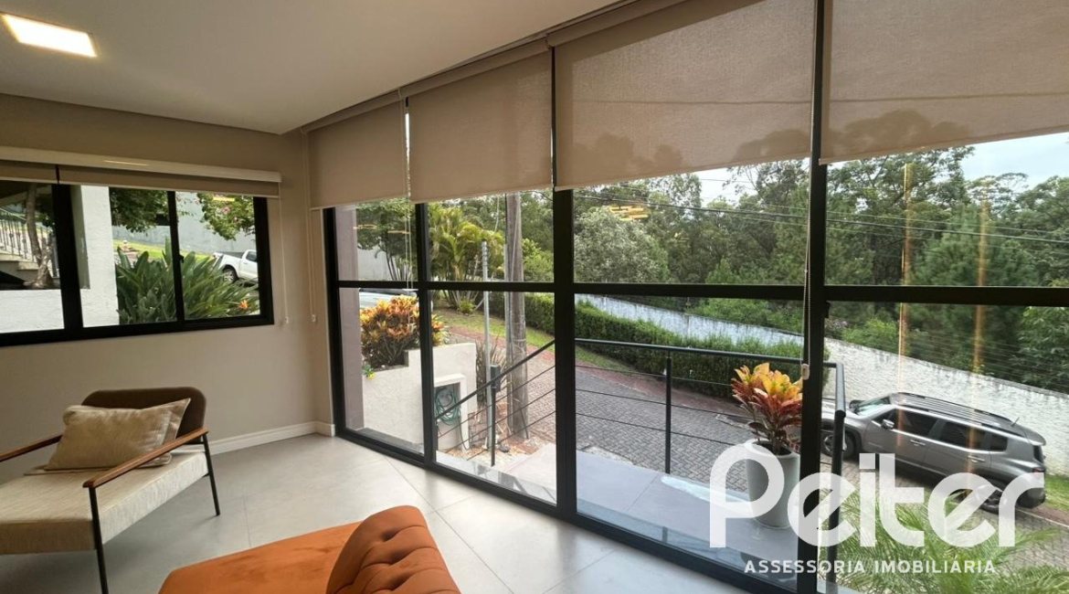 Casa em Condomínio à venda com 300m², 3 dormitórios, 3 suítes, 4 vagas, no bairro Ipanema em PORTO ALEGRE