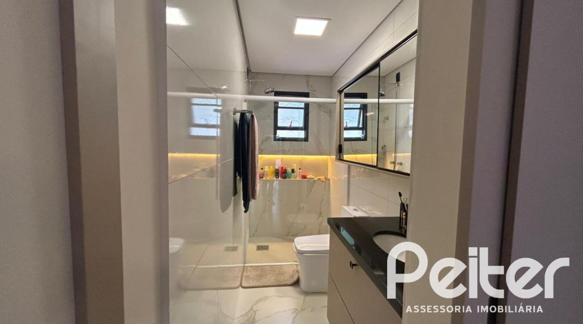Casa em Condomínio à venda com 300m², 3 dormitórios, 3 suítes, 4 vagas, no bairro Ipanema em PORTO ALEGRE