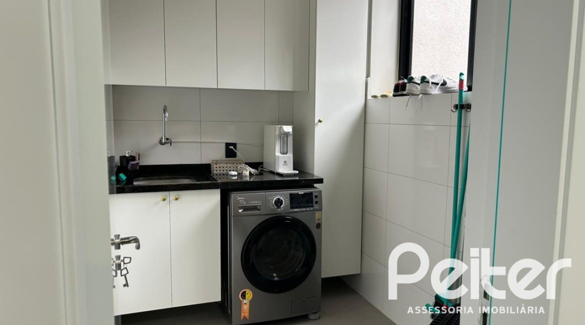 Casa em Condomínio à venda com 300m², 3 dormitórios, 3 suítes, 4 vagas, no bairro Ipanema em PORTO ALEGRE