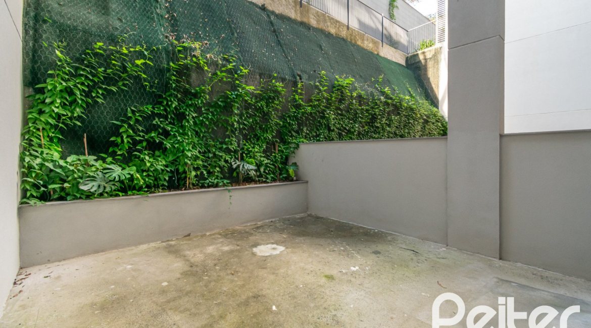 Apartamento Garden à venda com 248m², 2 dormitórios, 2 suítes, 4 vagas, no bairro Cristal em Porto Alegre