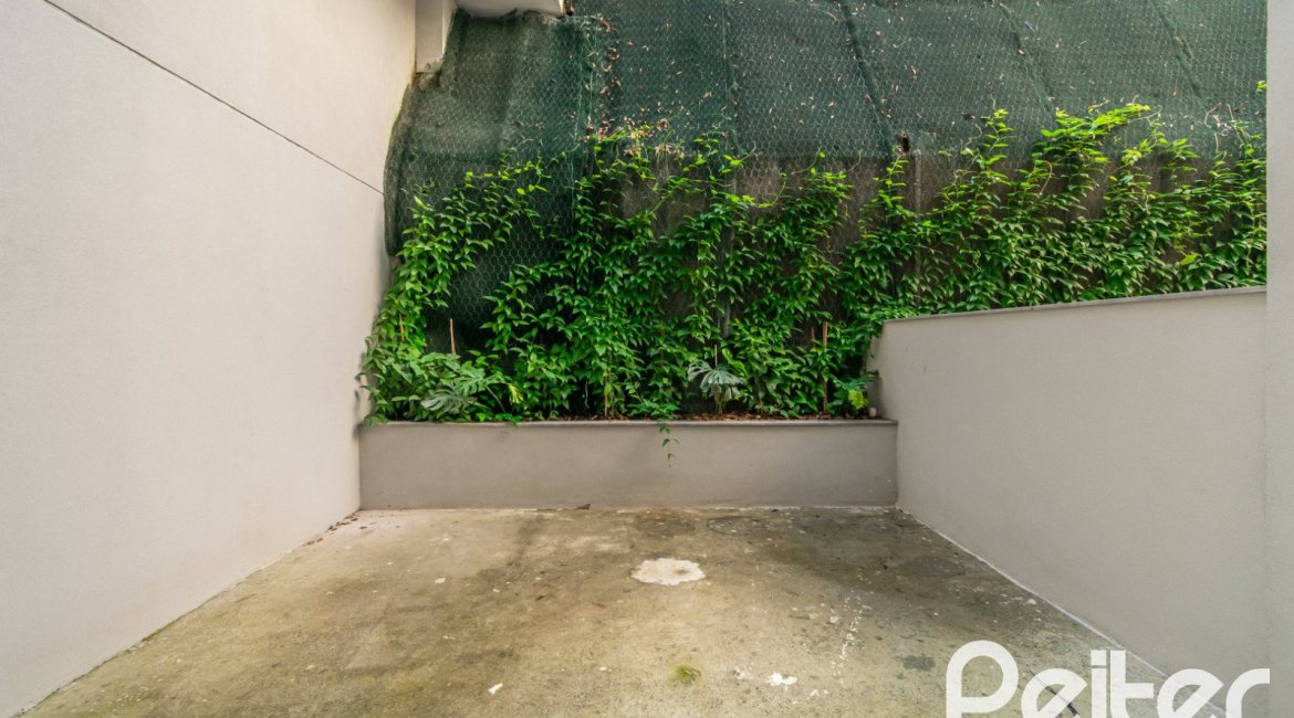 Apartamento Garden à venda com 248m², 2 dormitórios, 2 suítes, 4 vagas, no bairro Cristal em Porto Alegre