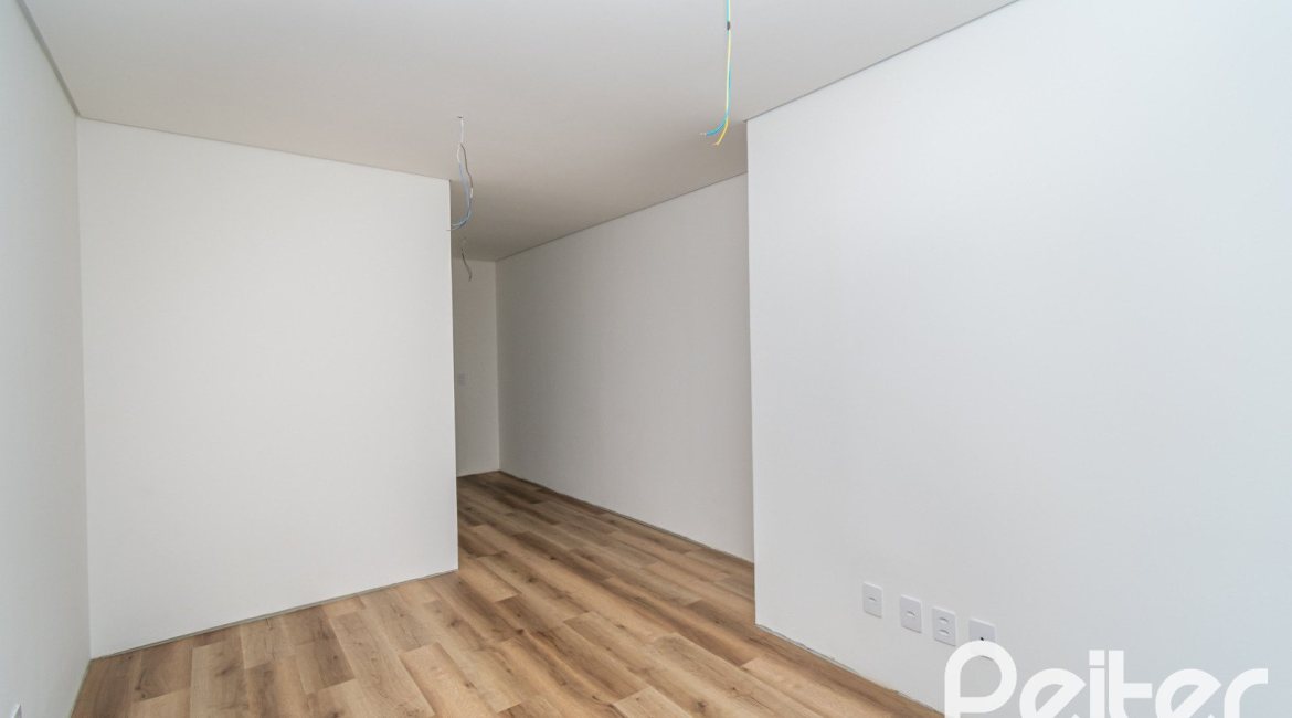 Apartamento Garden à venda com 248m², 2 dormitórios, 2 suítes, 4 vagas, no bairro Cristal em Porto Alegre
