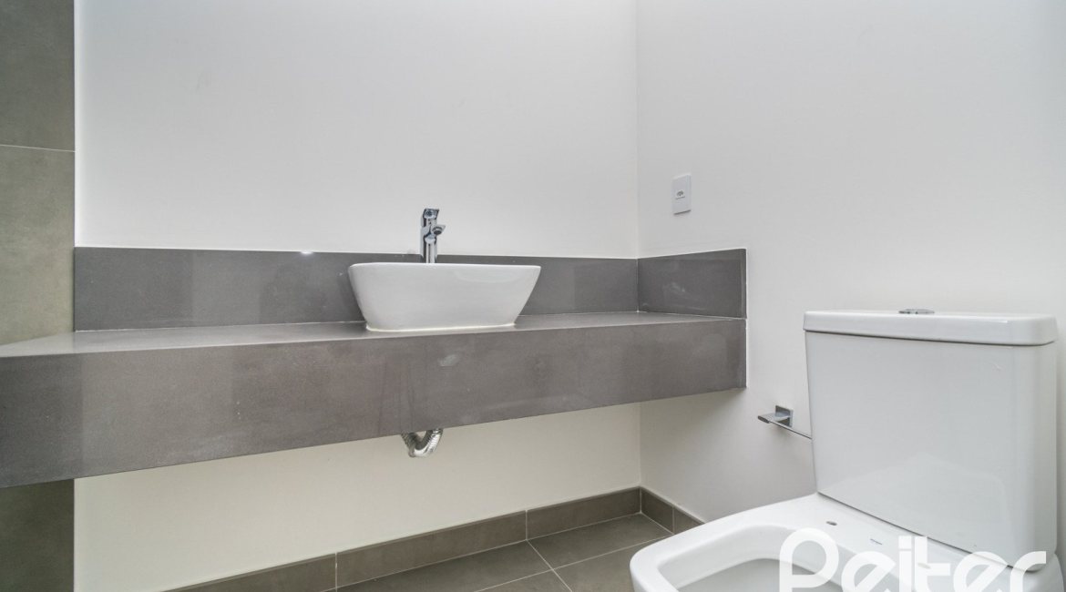Apartamento Garden à venda com 248m², 2 dormitórios, 2 suítes, 4 vagas, no bairro Cristal em Porto Alegre