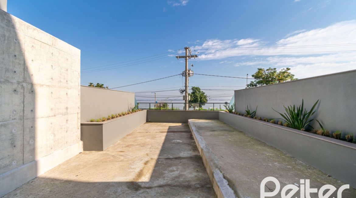 Apartamento Garden à venda com 248m², 2 dormitórios, 2 suítes, 4 vagas, no bairro Cristal em Porto Alegre