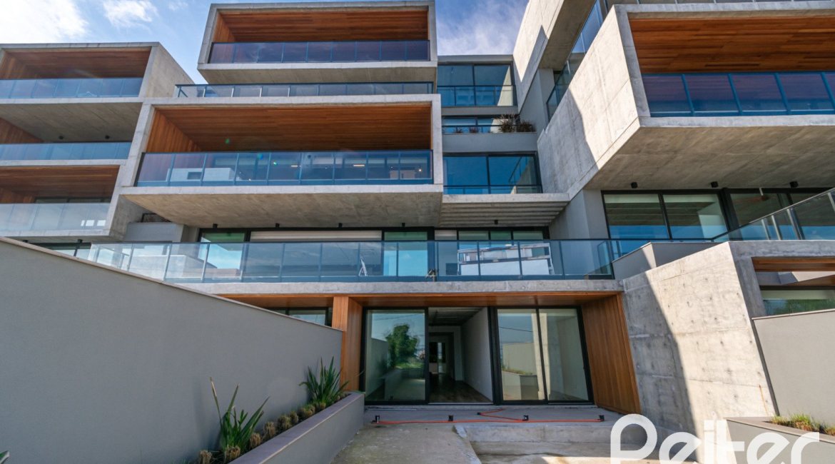 Apartamento Garden à venda com 248m², 2 dormitórios, 2 suítes, 4 vagas, no bairro Cristal em Porto Alegre