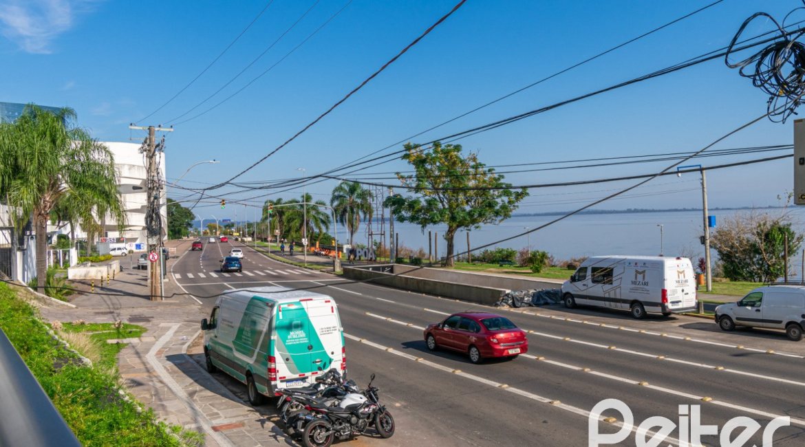 Apartamento Garden à venda com 248m², 2 dormitórios, 2 suítes, 4 vagas, no bairro Cristal em Porto Alegre