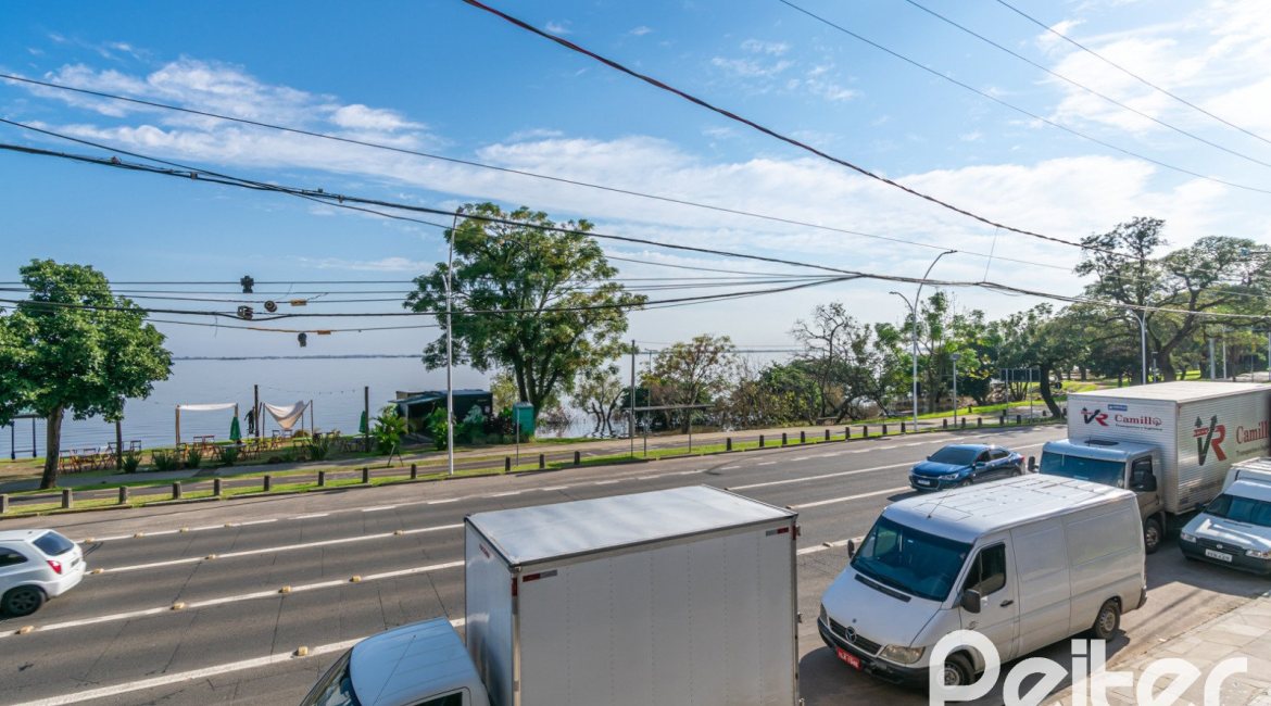 Apartamento Garden à venda com 248m², 2 dormitórios, 2 suítes, 4 vagas, no bairro Cristal em Porto Alegre
