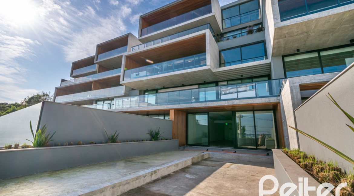 Apartamento Garden à venda com 248m², 2 dormitórios, 2 suítes, 4 vagas, no bairro Cristal em Porto Alegre