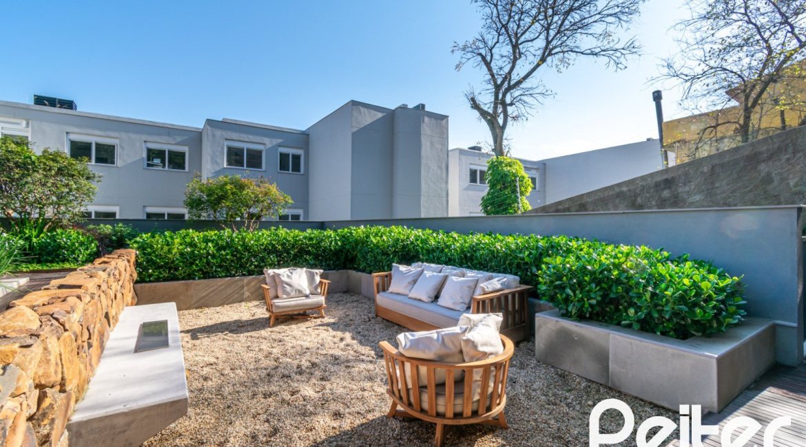 Apartamento Garden à venda com 248m², 2 dormitórios, 2 suítes, 4 vagas, no bairro Cristal em Porto Alegre
