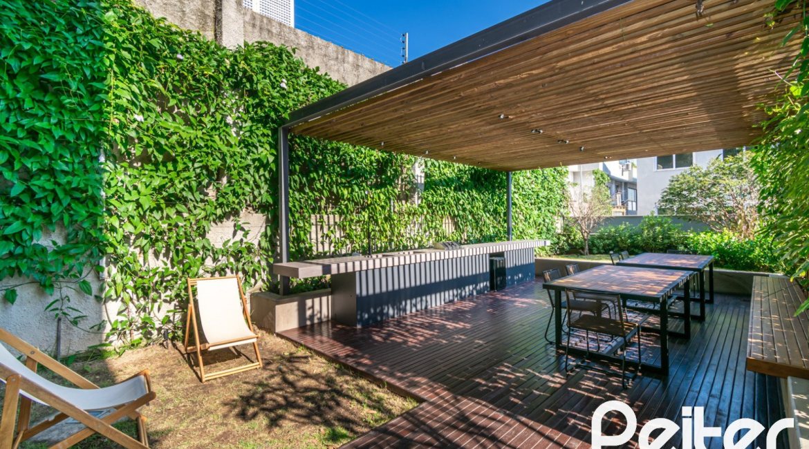 Apartamento Garden à venda com 248m², 2 dormitórios, 2 suítes, 4 vagas, no bairro Cristal em Porto Alegre