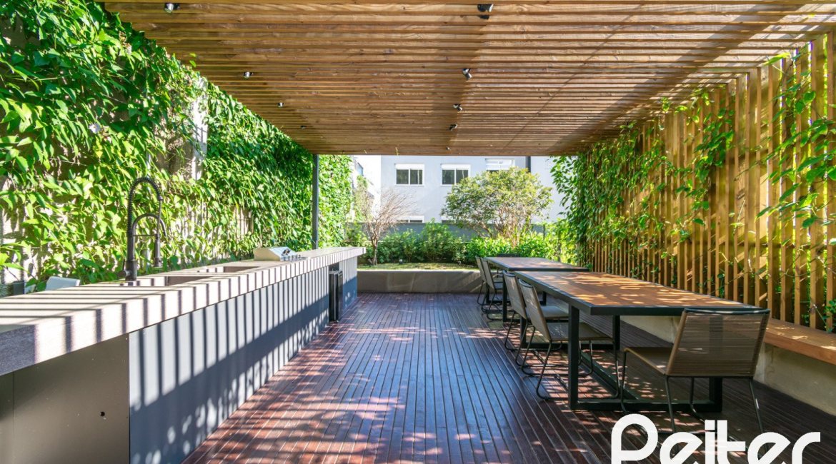 Apartamento Garden à venda com 248m², 2 dormitórios, 2 suítes, 4 vagas, no bairro Cristal em Porto Alegre