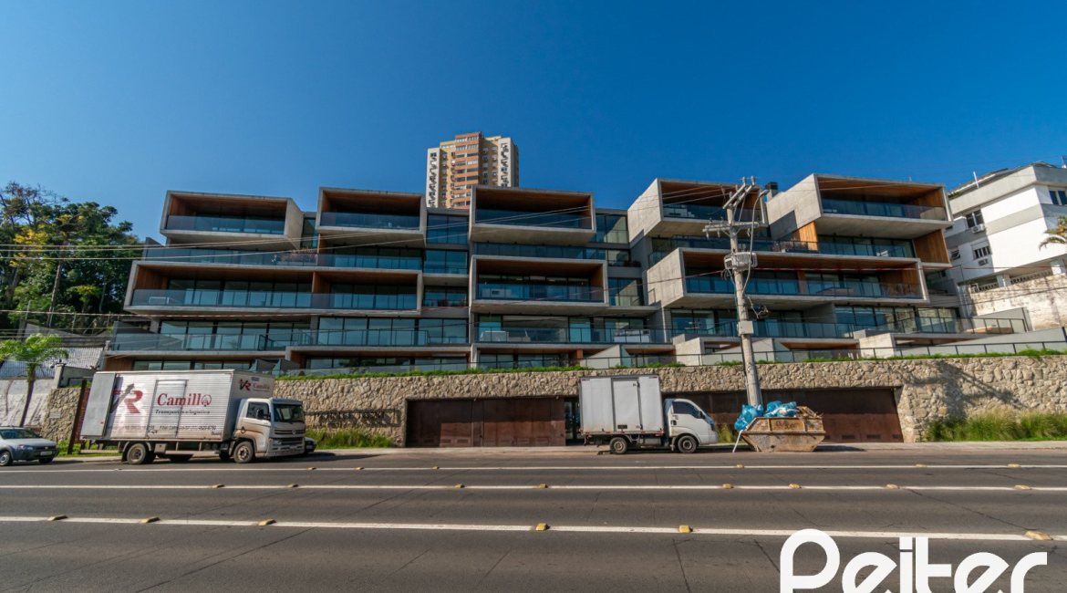 Apartamento Garden à venda com 248m², 2 dormitórios, 2 suítes, 4 vagas, no bairro Cristal em Porto Alegre