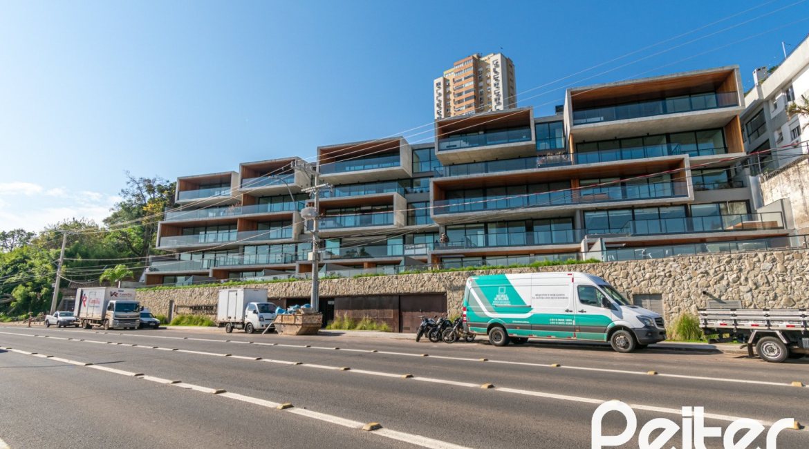 Apartamento Garden à venda com 248m², 2 dormitórios, 2 suítes, 4 vagas, no bairro Cristal em Porto Alegre