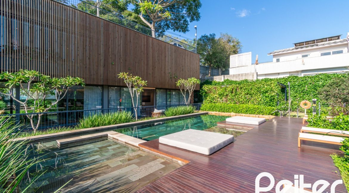 Apartamento Garden à venda com 248m², 2 dormitórios, 2 suítes, 4 vagas, no bairro Cristal em Porto Alegre