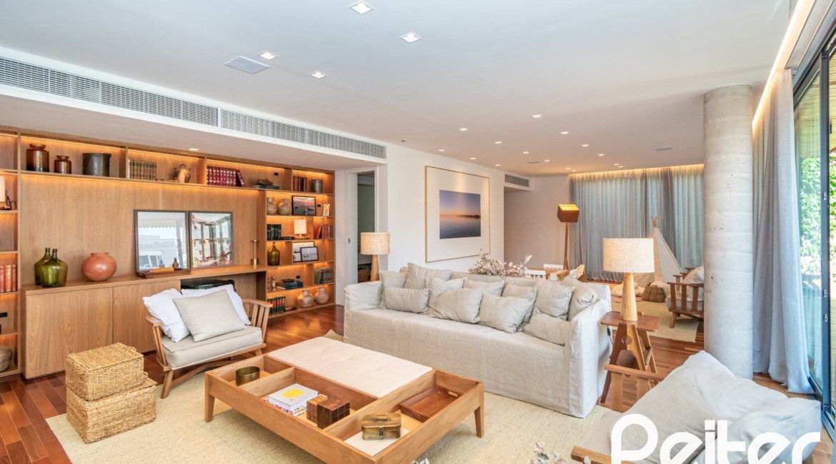 Apartamento Garden à venda com 248m², 2 dormitórios, 2 suítes, 4 vagas, no bairro Cristal em Porto Alegre