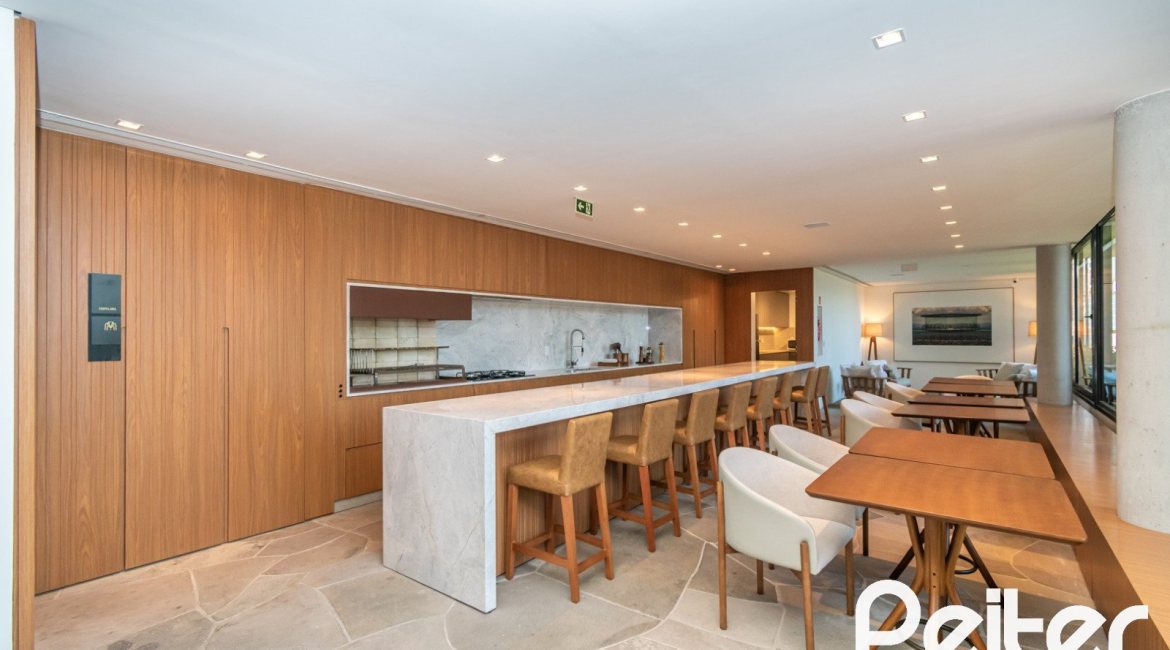 Apartamento Garden à venda com 248m², 2 dormitórios, 2 suítes, 4 vagas, no bairro Cristal em Porto Alegre