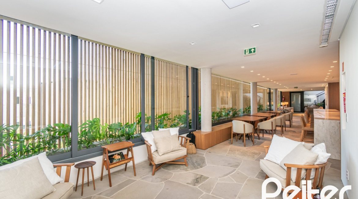 Apartamento Garden à venda com 248m², 2 dormitórios, 2 suítes, 4 vagas, no bairro Cristal em Porto Alegre