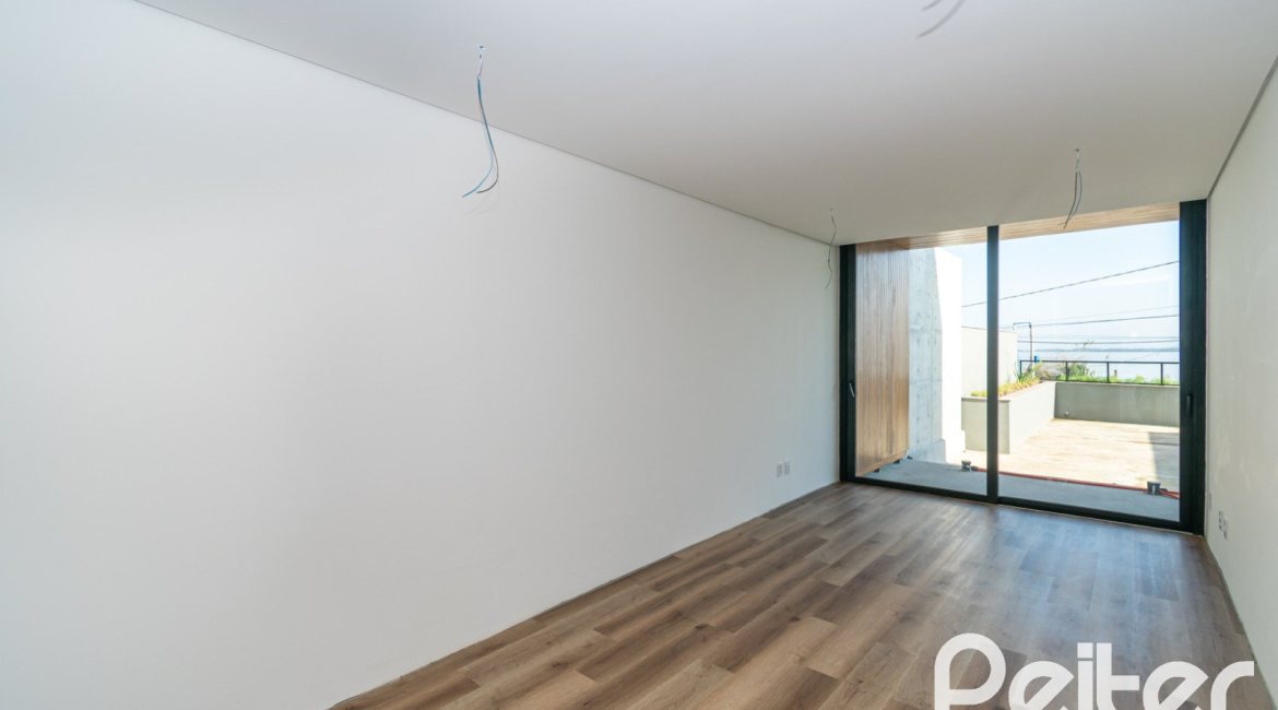 Apartamento Garden à venda com 248m², 2 dormitórios, 2 suítes, 4 vagas, no bairro Cristal em Porto Alegre