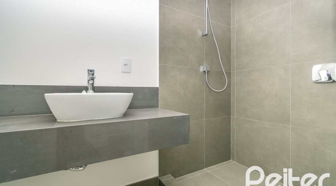 Apartamento Garden à venda com 248m², 2 dormitórios, 2 suítes, 4 vagas, no bairro Cristal em Porto Alegre