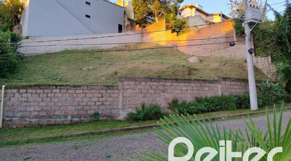 Terreno à venda com 266m², no bairro Sétimo Céu em Porto Alegre