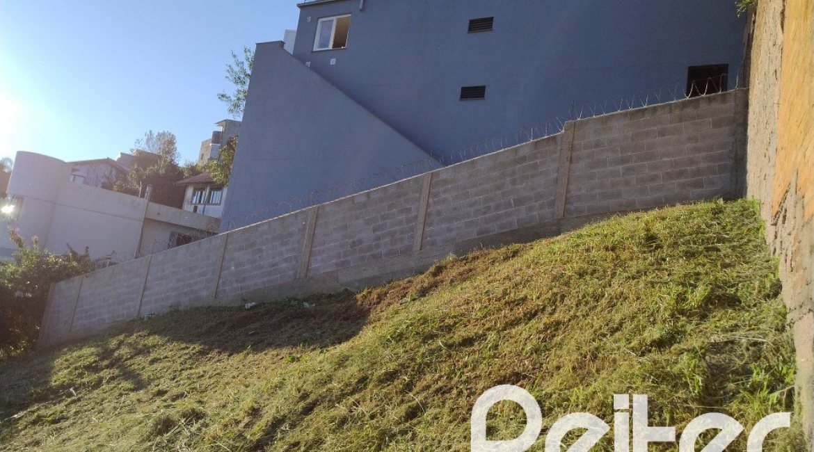 Terreno à venda com 266m², no bairro Sétimo Céu em Porto Alegre