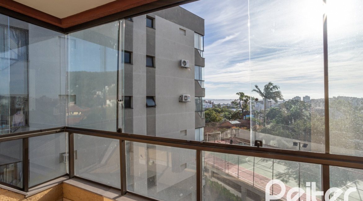 Apartamento à venda com 109m², 3 dormitórios, 1 suíte, 2 vagas, no bairro Tristeza em PORTO ALEGRE