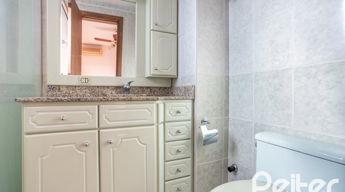 Apartamento à venda com 109m², 3 dormitórios, 1 suíte, 2 vagas, no bairro Tristeza em PORTO ALEGRE