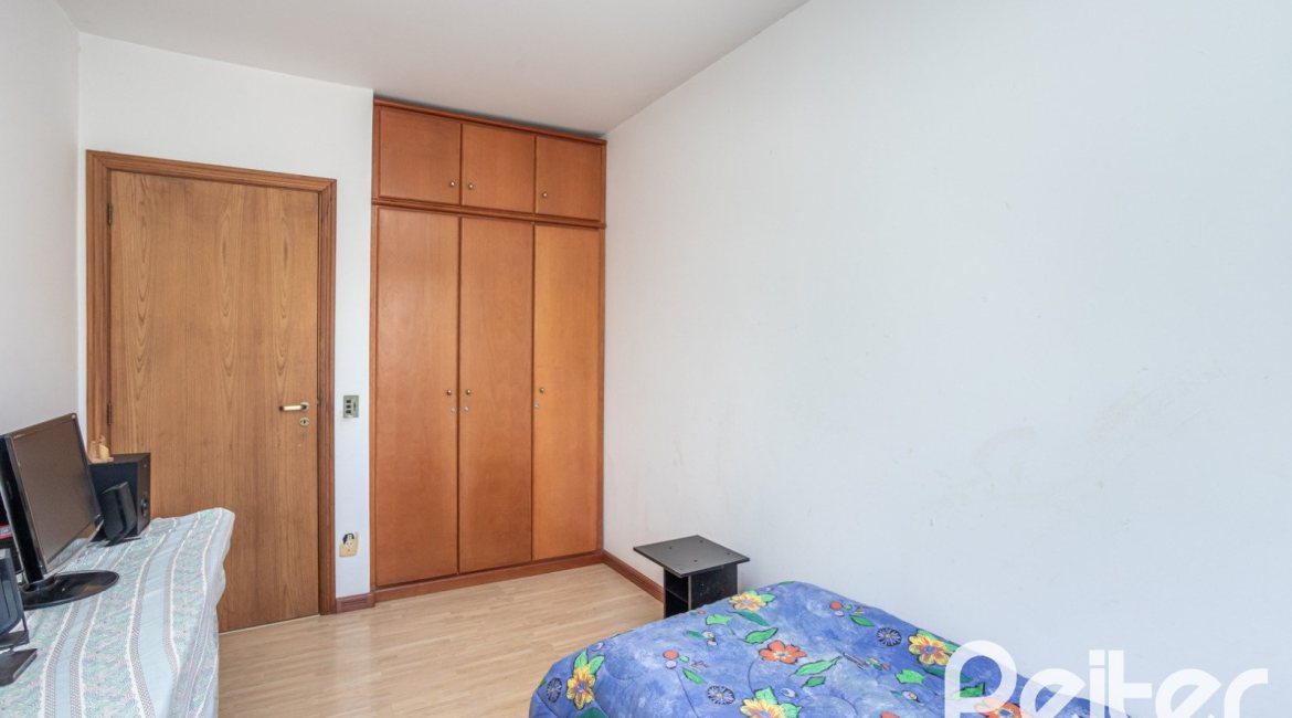 Apartamento à venda com 109m², 3 dormitórios, 1 suíte, 2 vagas, no bairro Tristeza em PORTO ALEGRE