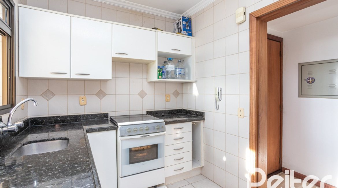 Apartamento à venda com 109m², 3 dormitórios, 1 suíte, 2 vagas, no bairro Tristeza em PORTO ALEGRE