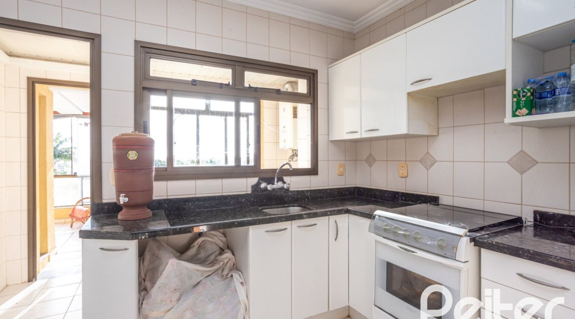 Apartamento à venda com 109m², 3 dormitórios, 1 suíte, 2 vagas, no bairro Tristeza em PORTO ALEGRE