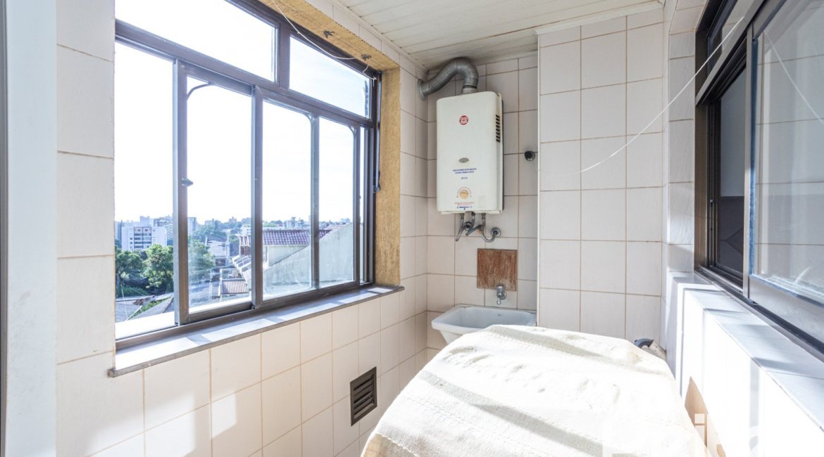 Apartamento à venda com 109m², 3 dormitórios, 1 suíte, 2 vagas, no bairro Tristeza em PORTO ALEGRE