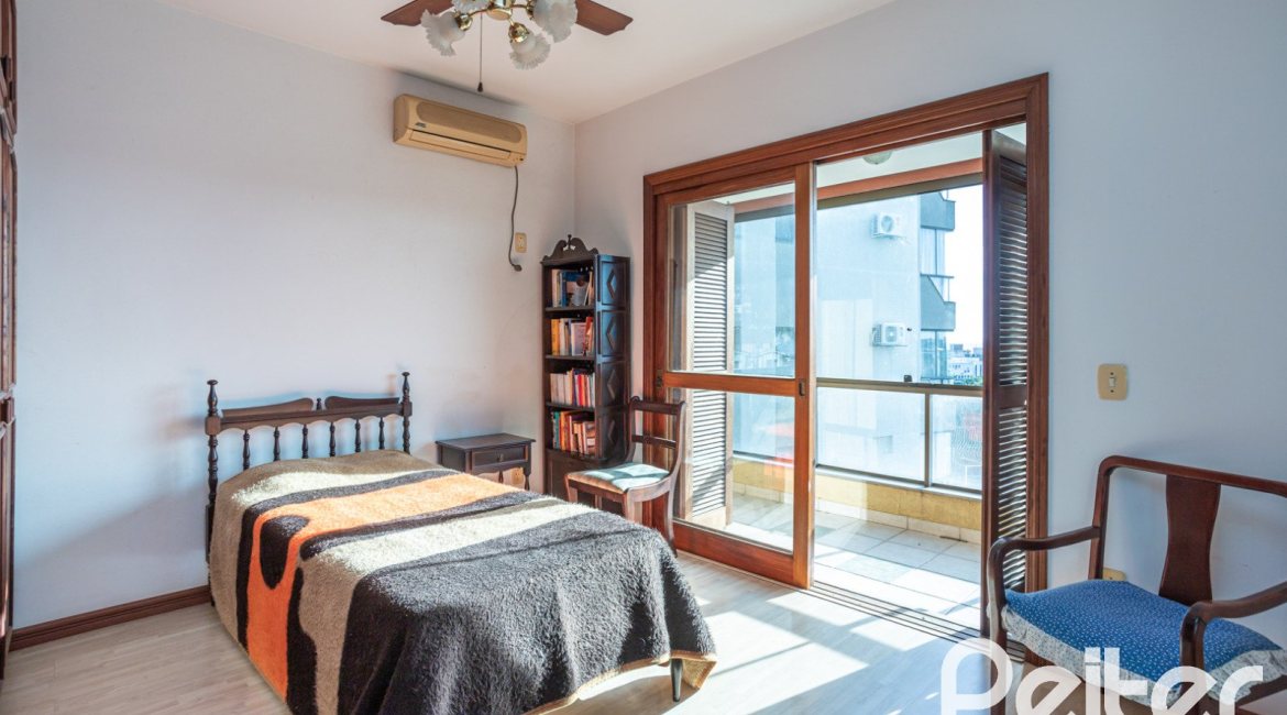 Apartamento à venda com 109m², 3 dormitórios, 1 suíte, 2 vagas, no bairro Tristeza em PORTO ALEGRE