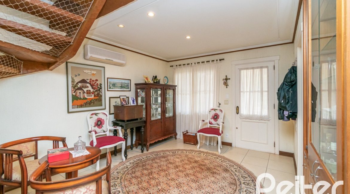 Casa em Condomínio à venda com 229m², 4 dormitórios, 1 suíte, 4 vagas, no bairro Terra Ville em PORTO ALEGRE