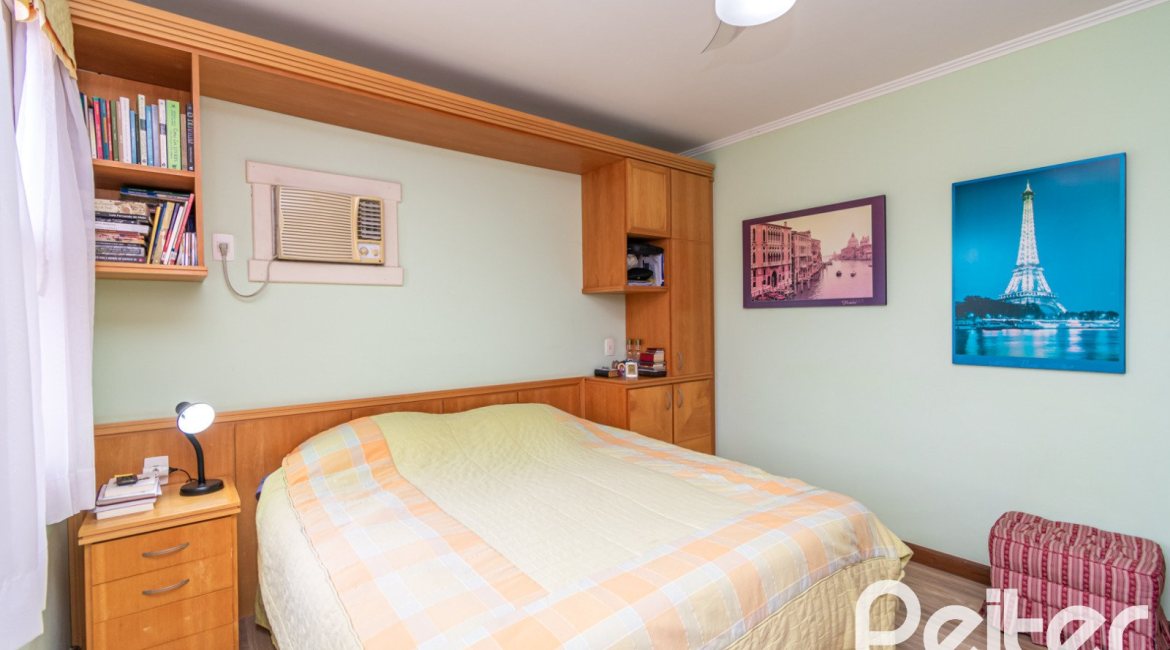 Casa em Condomínio à venda com 229m², 4 dormitórios, 1 suíte, 4 vagas, no bairro Terra Ville em PORTO ALEGRE