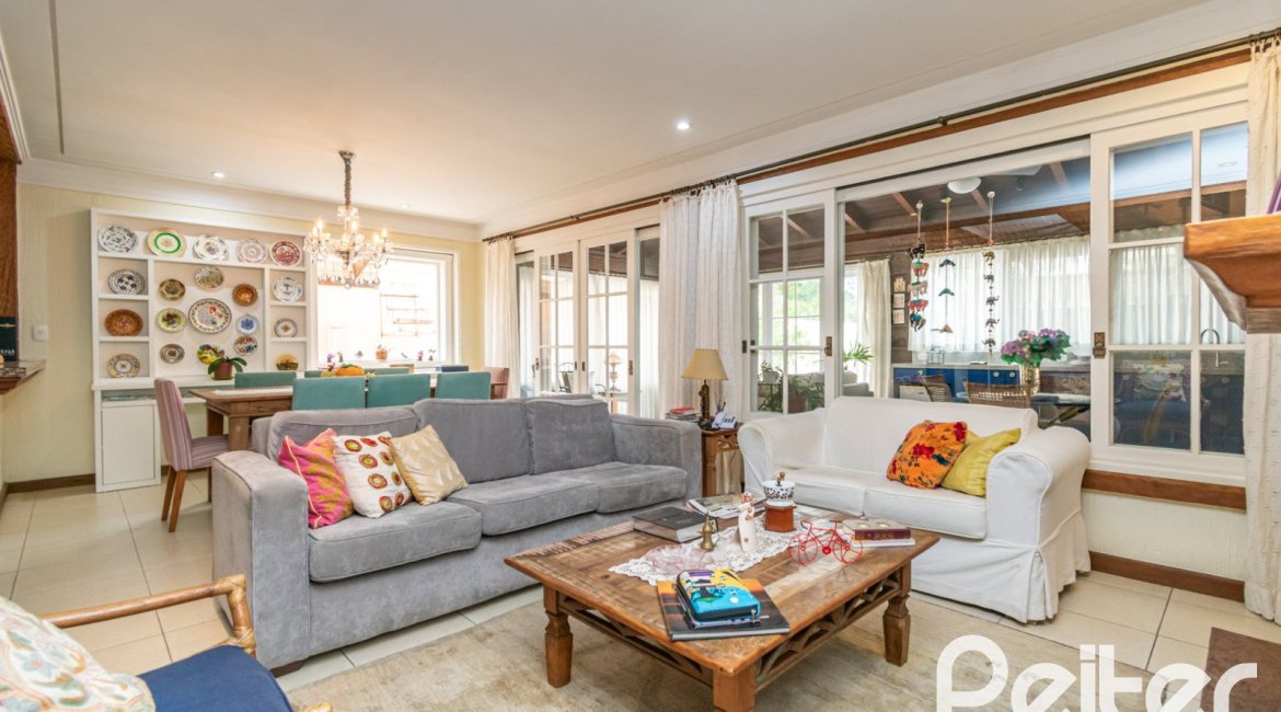 Casa em Condomínio à venda com 229m², 4 dormitórios, 1 suíte, 4 vagas, no bairro Terra Ville em PORTO ALEGRE