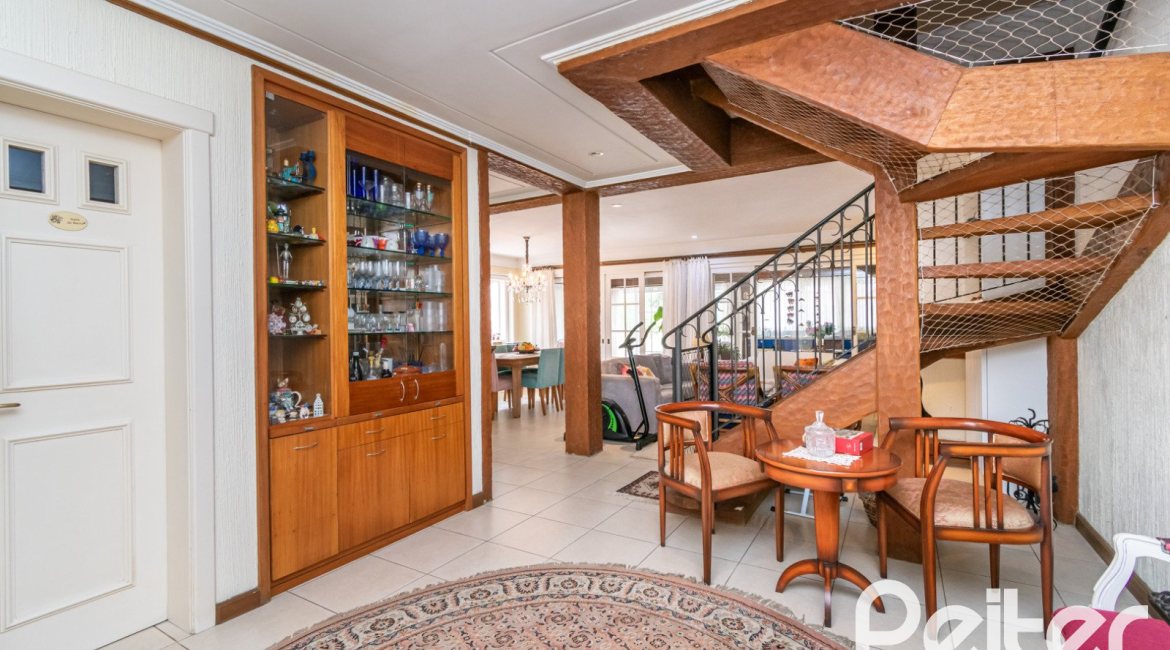 Casa em Condomínio à venda com 229m², 4 dormitórios, 1 suíte, 4 vagas, no bairro Terra Ville em PORTO ALEGRE