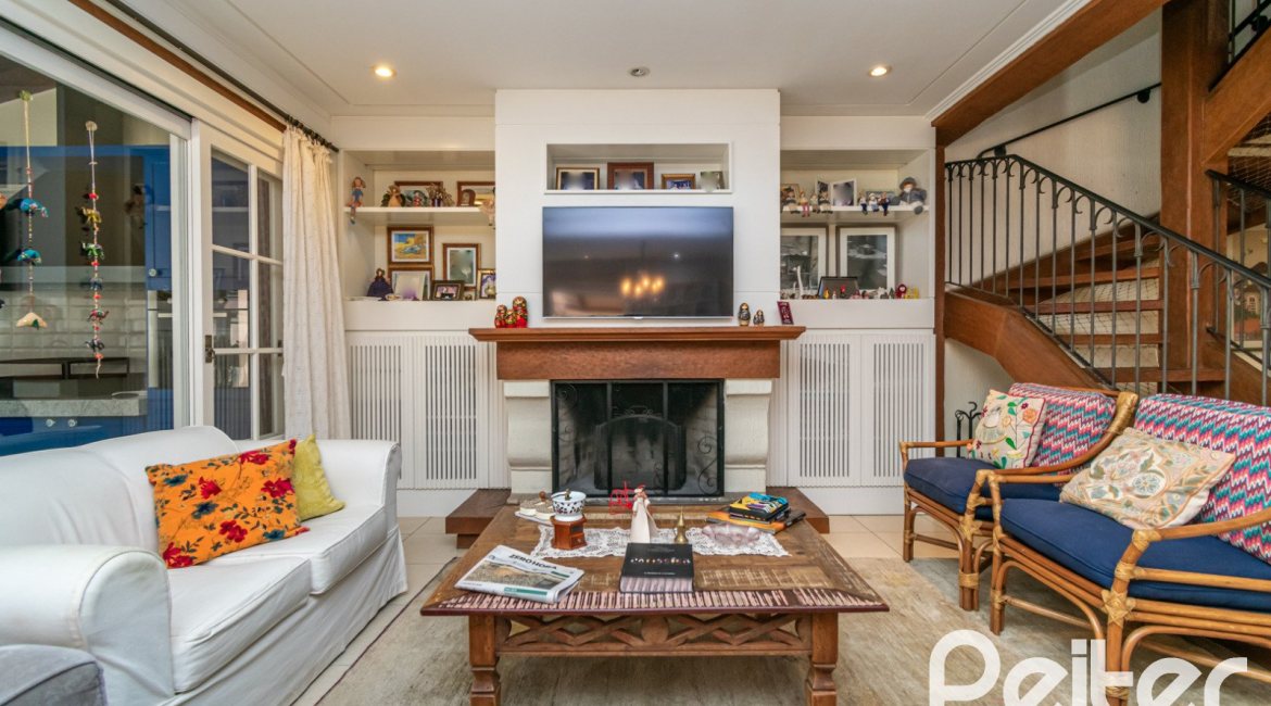 Casa em Condomínio à venda com 229m², 4 dormitórios, 1 suíte, 4 vagas, no bairro Terra Ville em PORTO ALEGRE