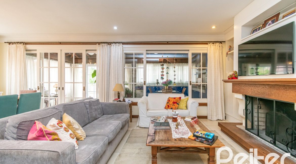 Casa em Condomínio à venda com 229m², 4 dormitórios, 1 suíte, 4 vagas, no bairro Terra Ville em PORTO ALEGRE