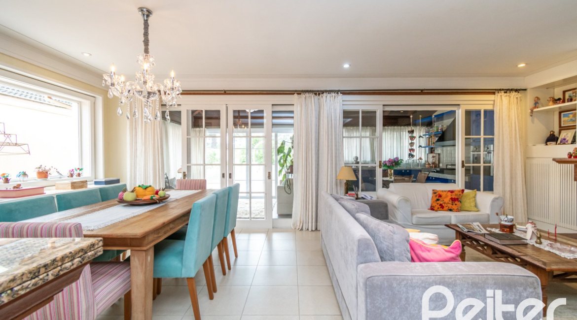 Casa em Condomínio à venda com 229m², 4 dormitórios, 1 suíte, 4 vagas, no bairro Terra Ville em PORTO ALEGRE