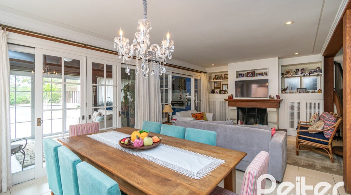 Casa em Condomínio à venda com 229m², 4 dormitórios, 1 suíte, 4 vagas, no bairro Terra Ville em PORTO ALEGRE