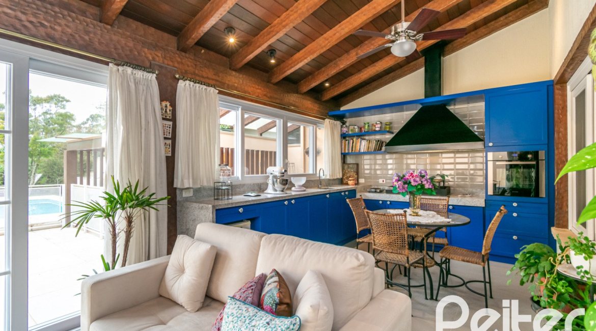 Casa em Condomínio à venda com 229m², 4 dormitórios, 1 suíte, 4 vagas, no bairro Terra Ville em PORTO ALEGRE