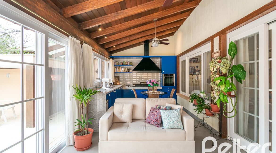 Casa em Condomínio à venda com 229m², 4 dormitórios, 1 suíte, 4 vagas, no bairro Terra Ville em PORTO ALEGRE