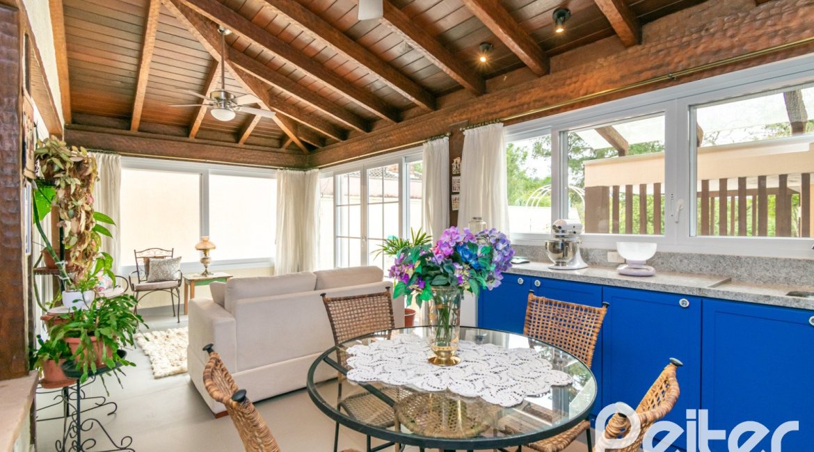 Casa em Condomínio à venda com 229m², 4 dormitórios, 1 suíte, 4 vagas, no bairro Terra Ville em PORTO ALEGRE